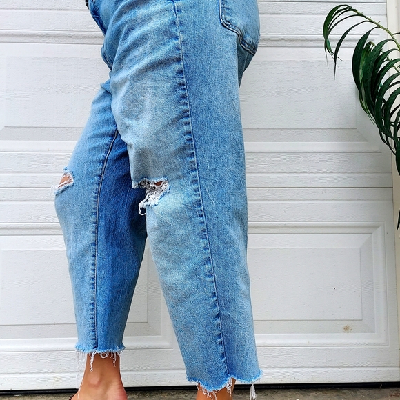 Universal Thread Light Blue High Rise Cropped Jeans - Picture 5 of 8